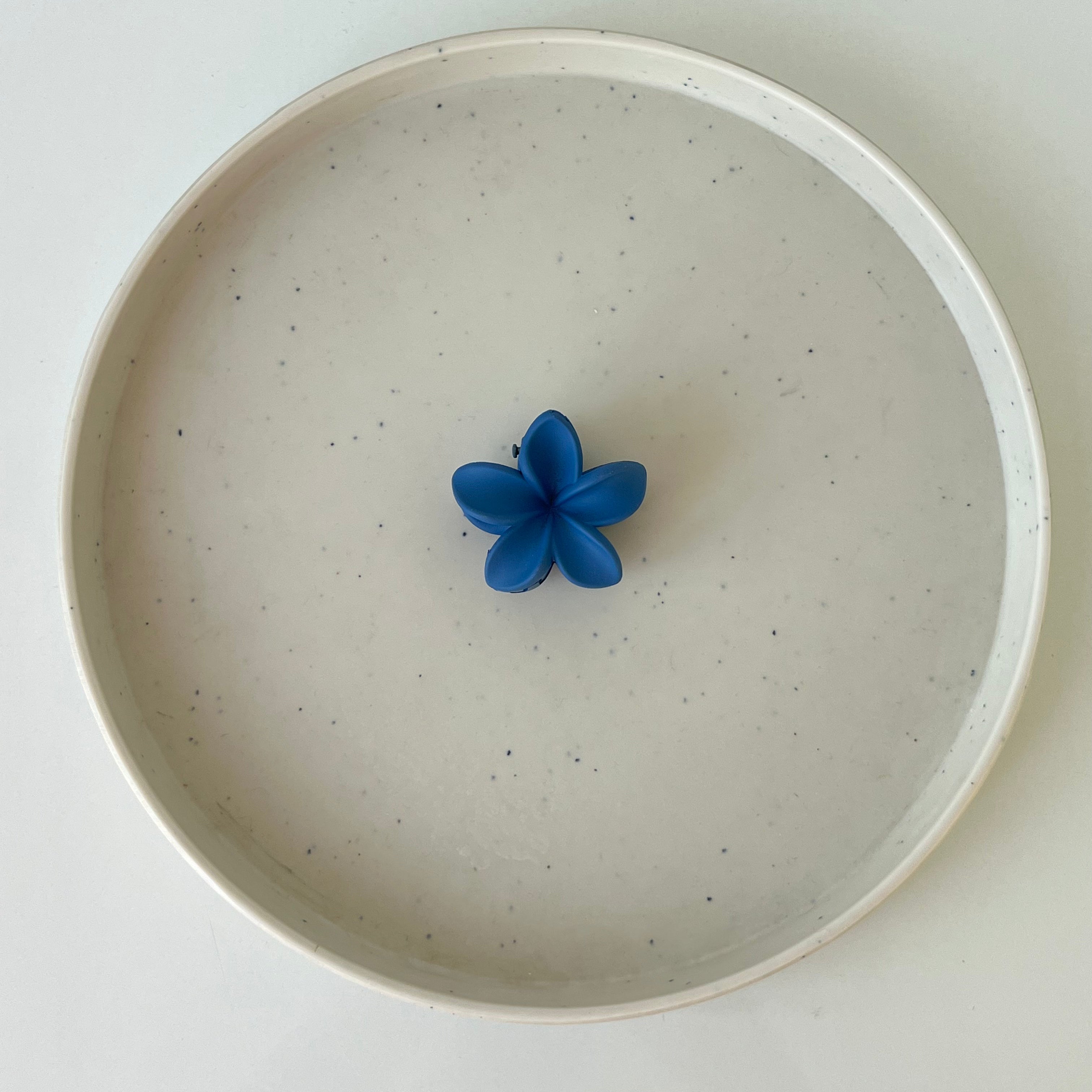 Matte Blossom – Small Flower Hair Claw